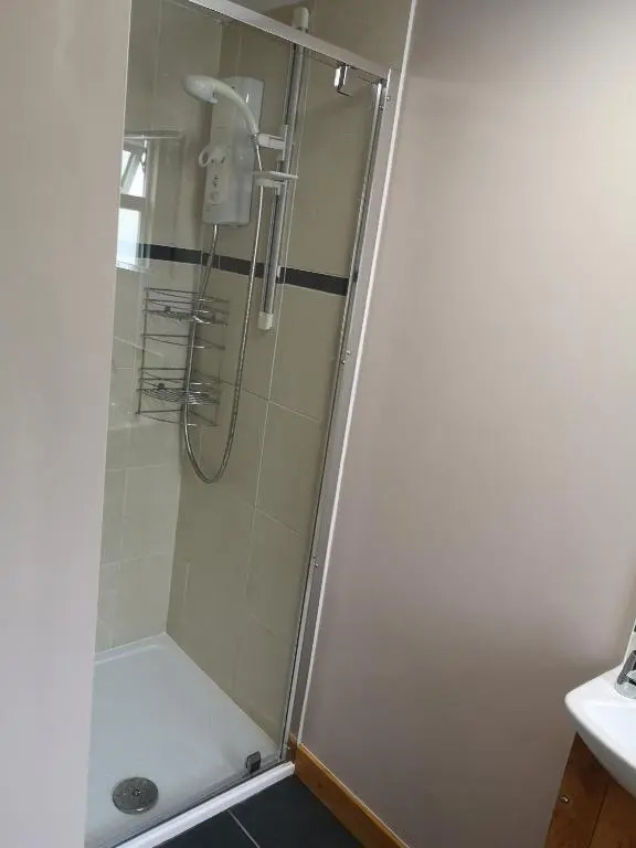 En-suite Bedroom in a quiet bungalow