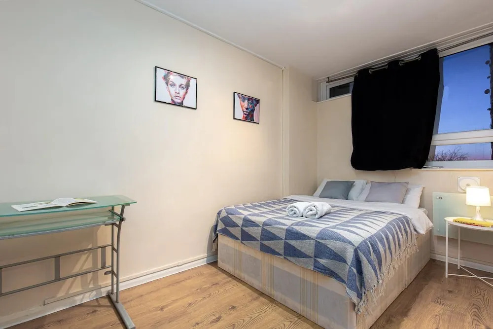 Queensland House Deluxe Guest Room