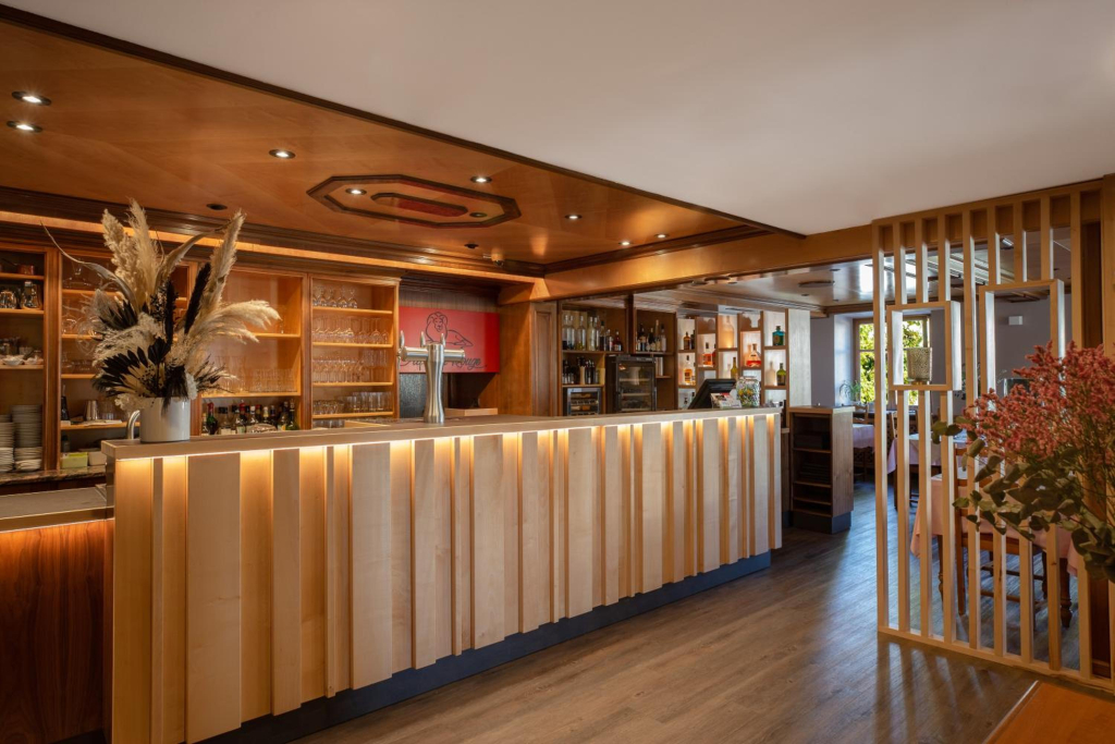 Logis Hôtel Restaurant Au Lion Rouge