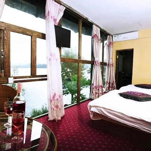 Lijiang Lugu Lake Nv'er Garden Hotel