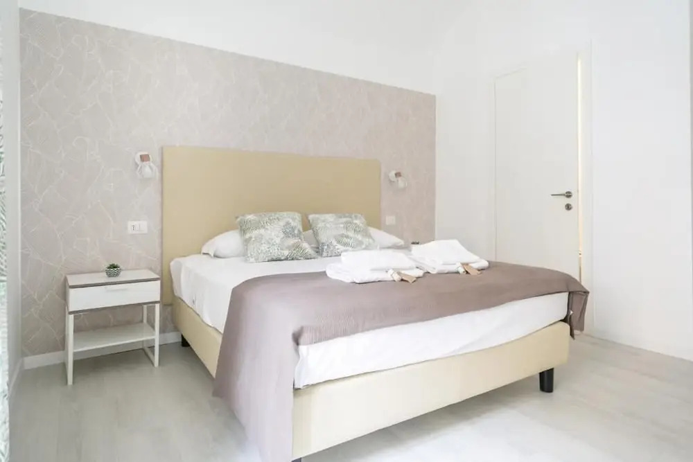 White Candia Guesthouse
