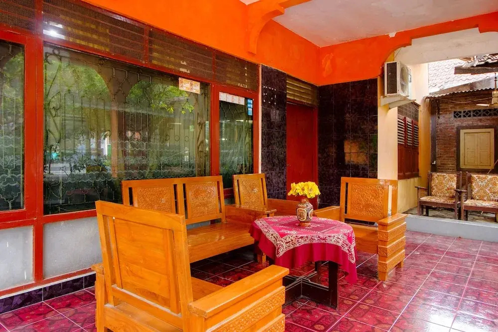 House 24 by OYO Rooms