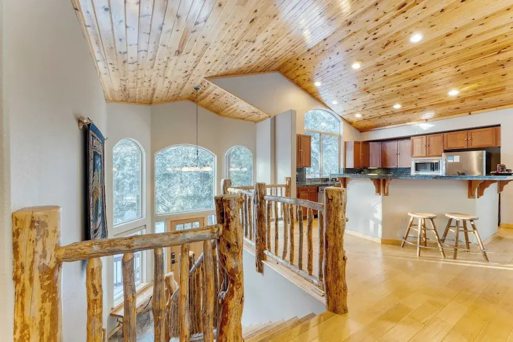 Cherry Hills Spacious Tahoe Cabin With Deck Fireplace Open Interiors