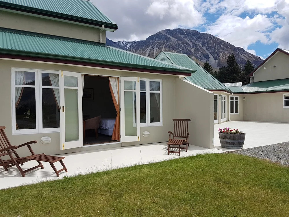 Grasmere High Country Bed & Breakfast Lodge