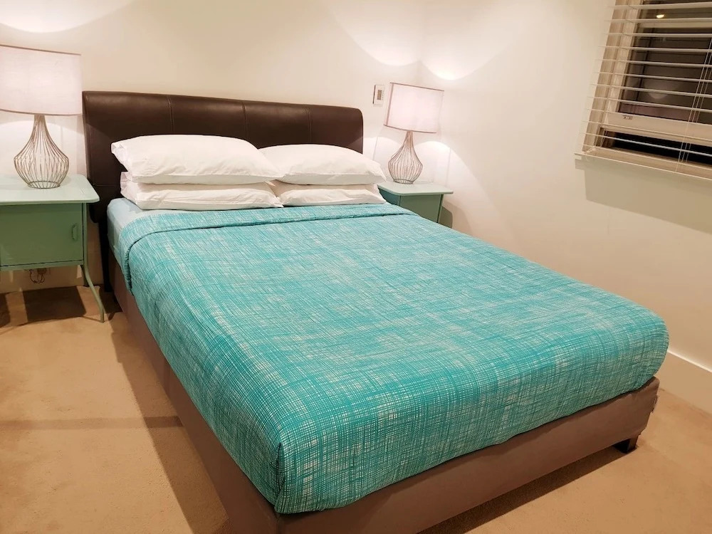 Darling Harbour Modern 2 Bedroom Terrace