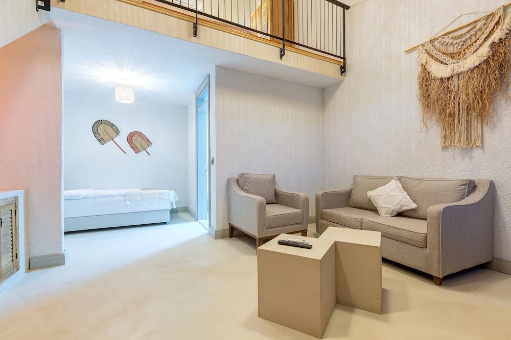 Navalia Hotel