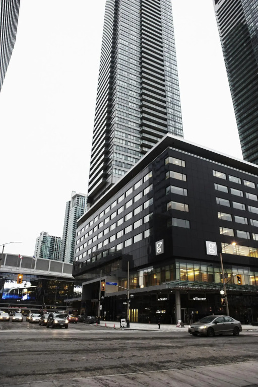 Le Germain Hotel Maple Leaf Square
