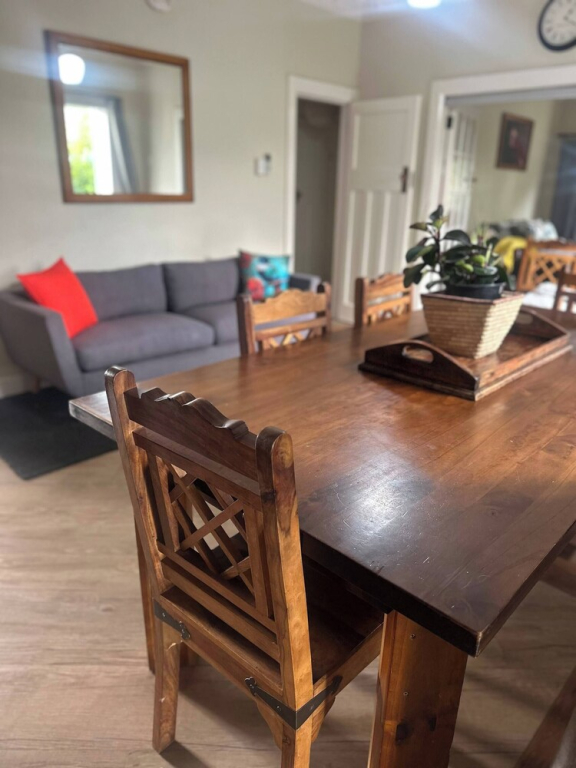 Spacious Bungalow Rental in Palmerston North - Ideal for Groups