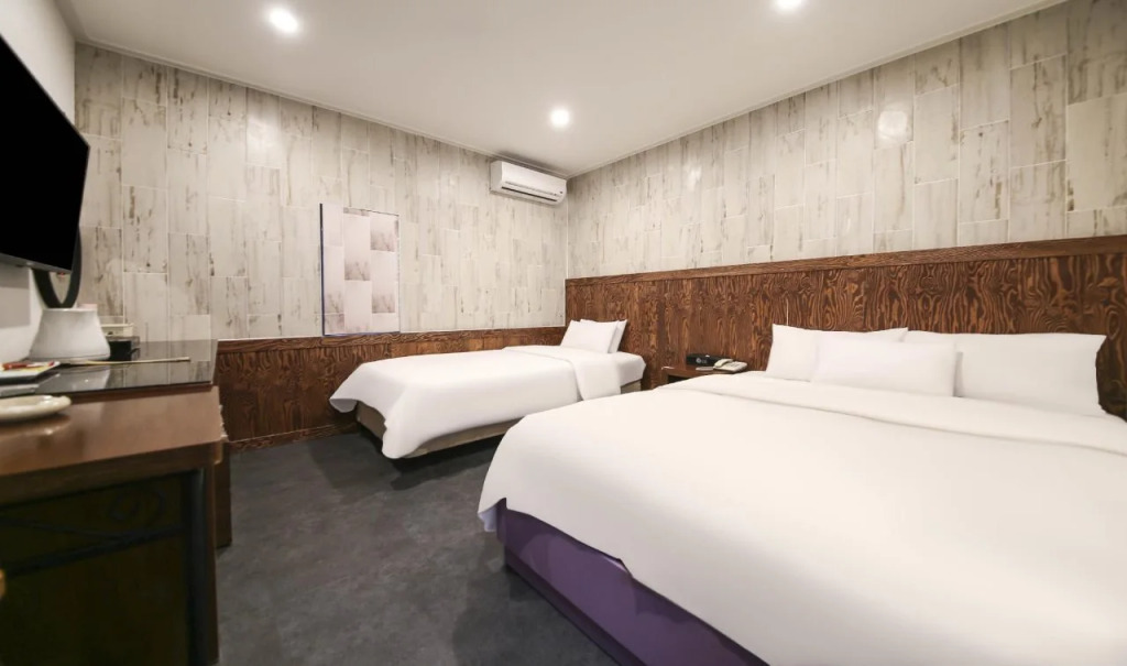 Line Hotel