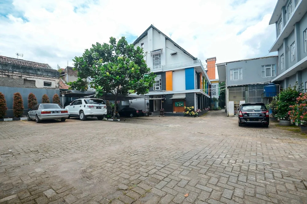 Airy Regol Dewi Sartika 108 A Bandung