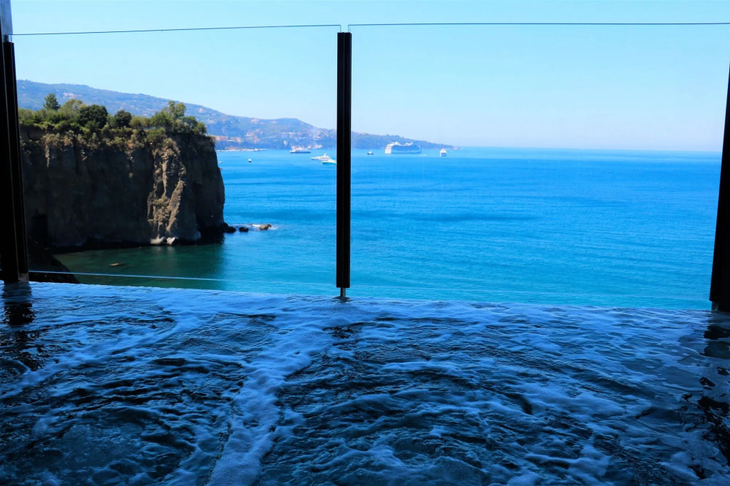 Laqua by the Sea