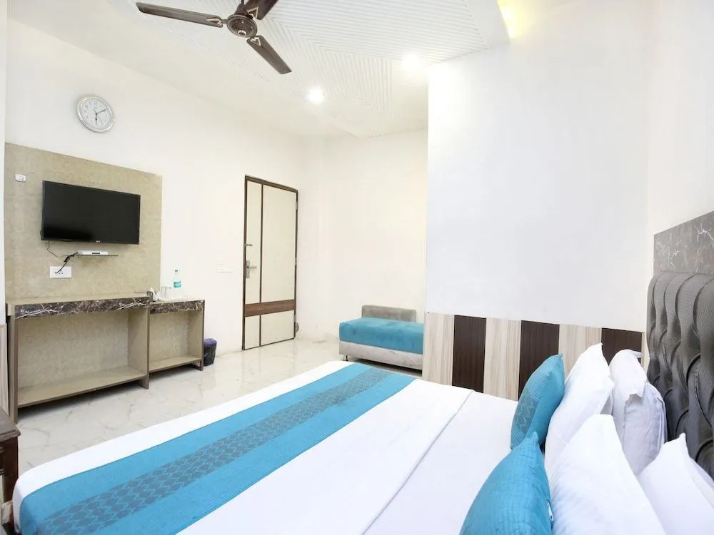 OYO 14510 Hotel Harpal Classic