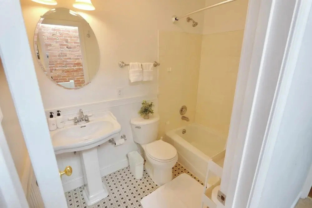 Penn & Ten- Spacious Capitol Hill Rowhouse