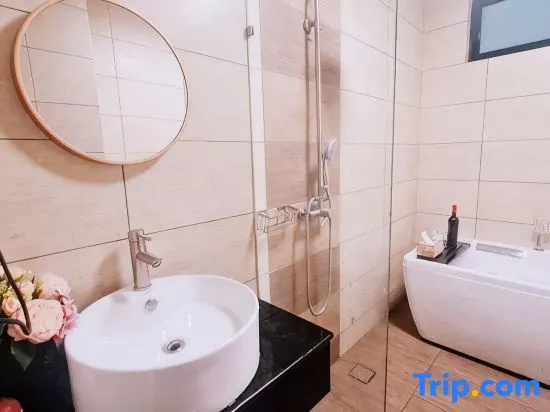 2-5pax Romantic Suite Bathtub Midvalley HMemories
