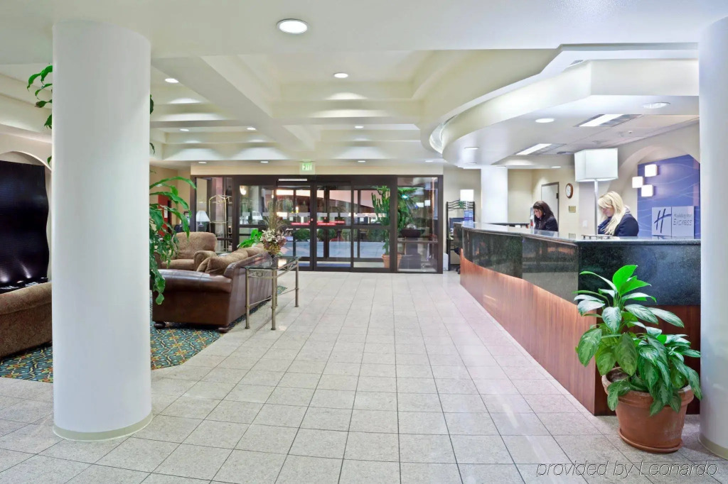 Holiday Inn Express & Suites Tacoma by IHG