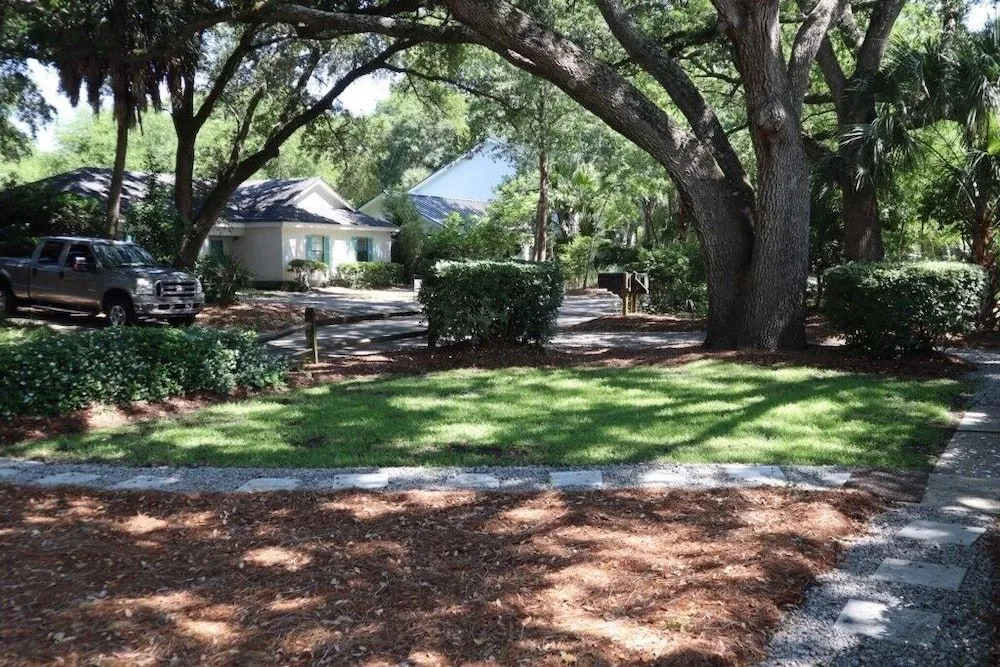 Beach Blossom - Bright, Updated Unit with Hot Tub on Patio by RedAwning