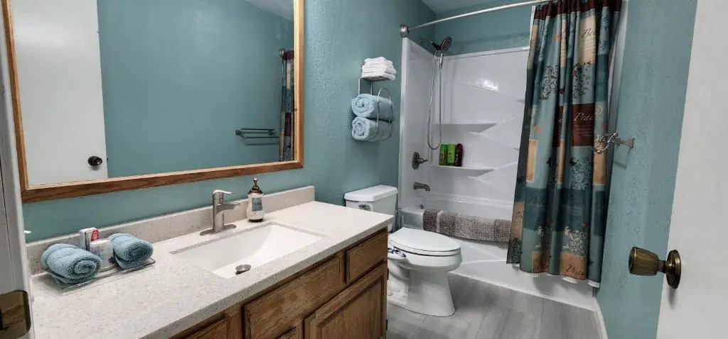Trinity Escapes - Two Bedroom two bathroom full Apartment near airport
