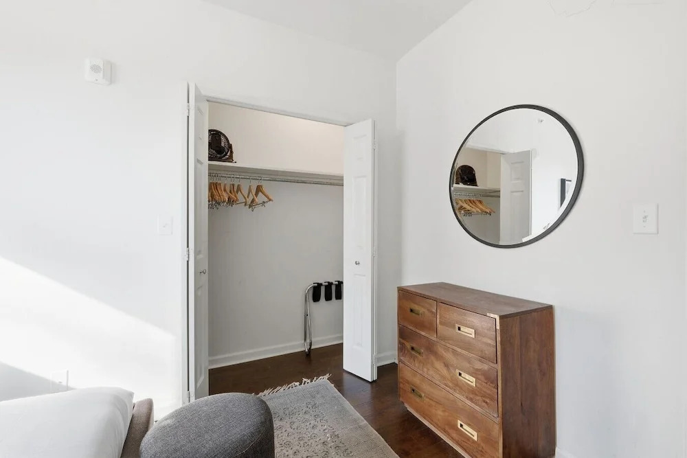 Apex Executive Apartments - 110 30th Ave