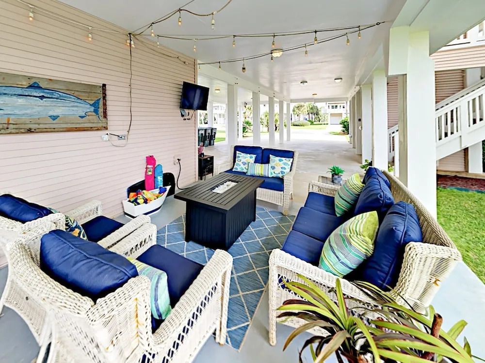4131 Spoonbill Ln Home - 4 Br home by RedAwning