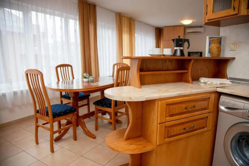 Convenient 1-Bedroom Flat next to Harmanite Beach