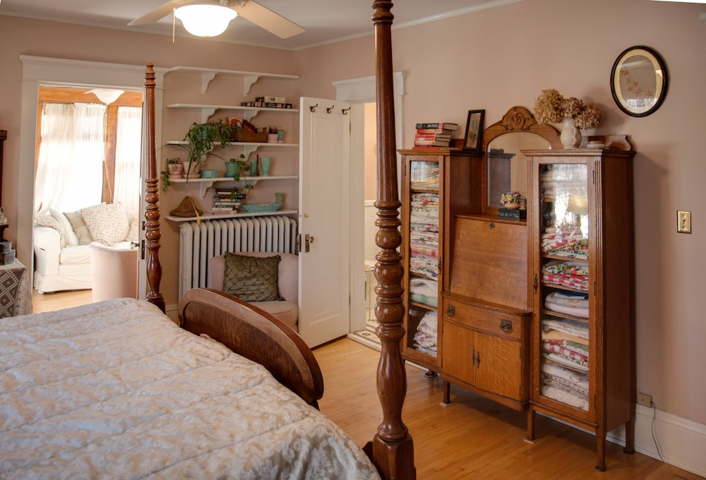 Como Lake Bed and Breakfast.