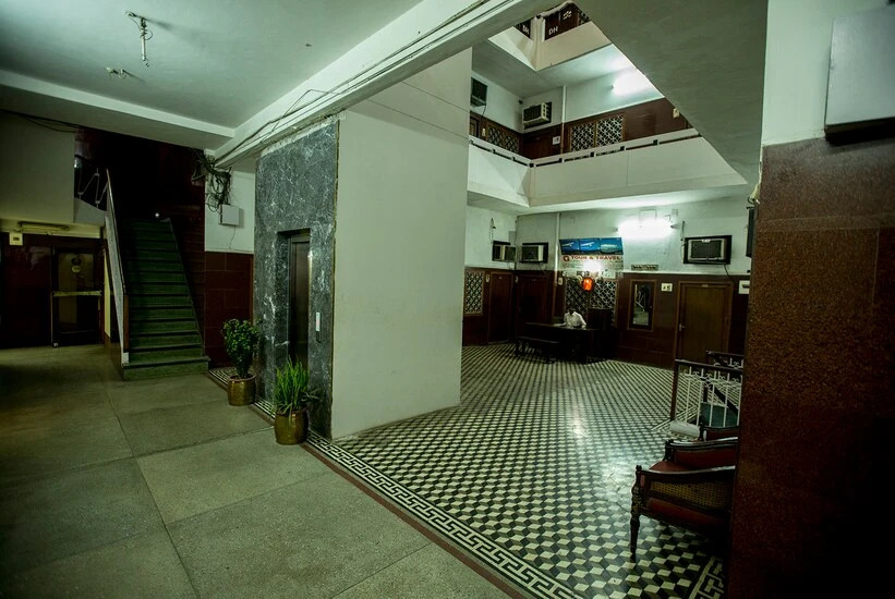 Deep Hotel
