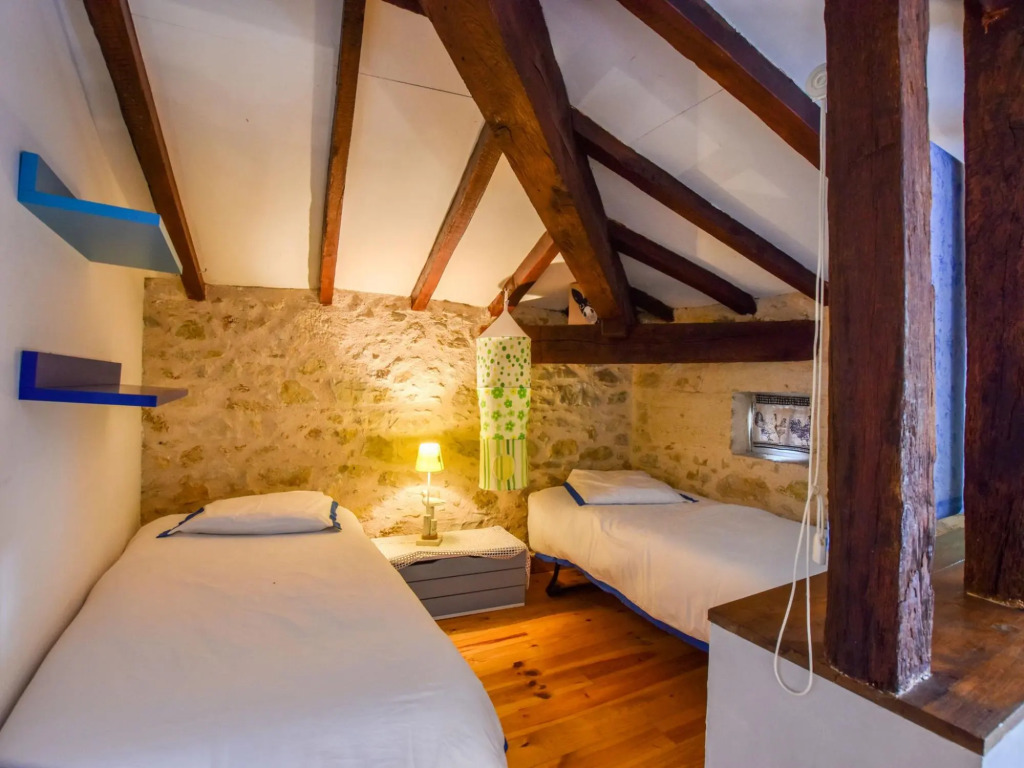 Cottage in Aquitaine with Bubble Bath
