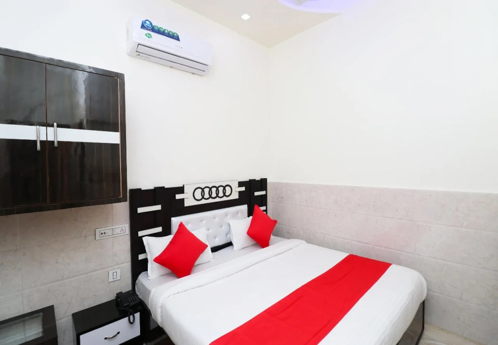 Karan Paradise By OYO Rooms