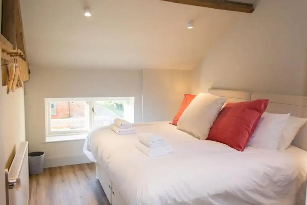 Host Stay Boathouse Barn
