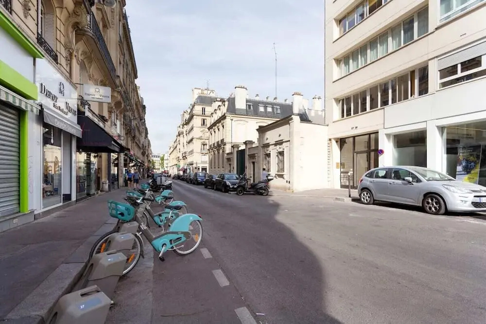 Stunning 3 Bed Apt With Balcony Near Champs Elysée