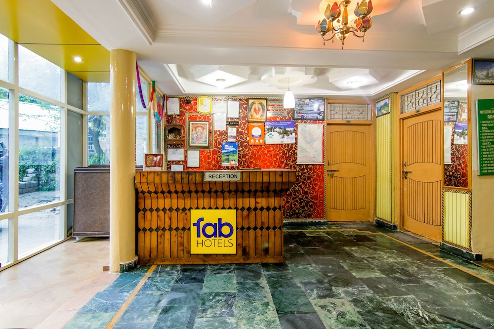 Fabhotel The Moon