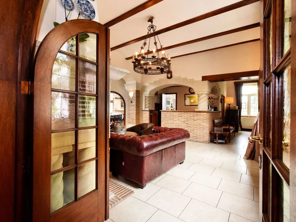 Beautiful, Authentic Group House With Modern Amenities in Mondain Spa