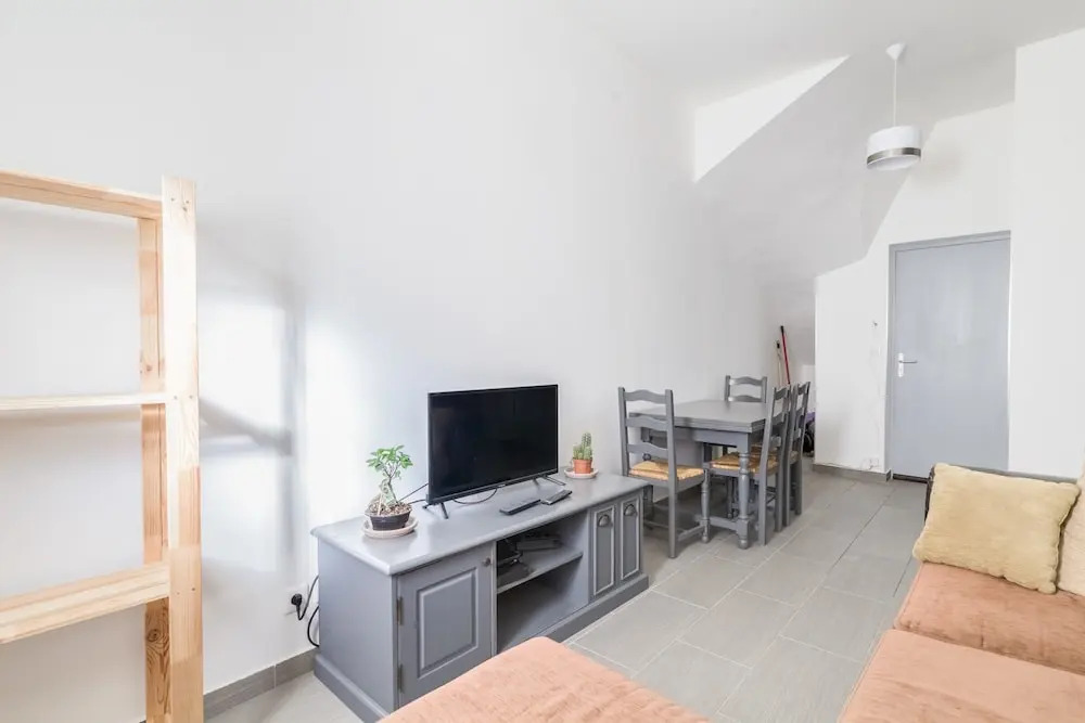 Modern flat near Parc du 26ème Centenaire