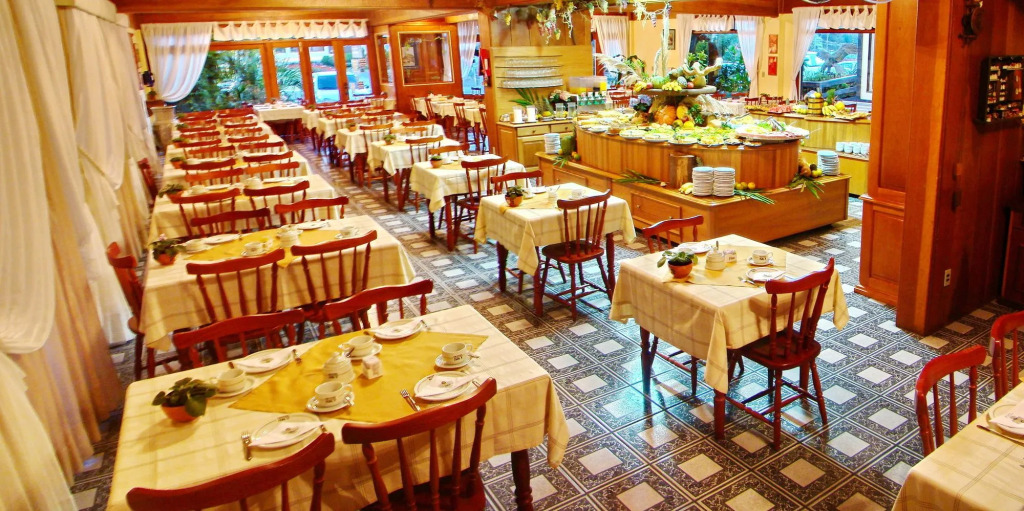 HOTEL SKY GRAMADO - Cartão Postal de Gramado RS