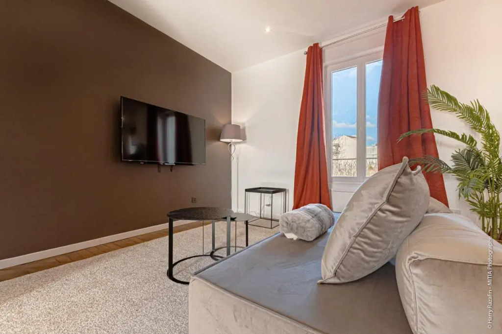 Les Suites Locarno, Parking-Proche gare