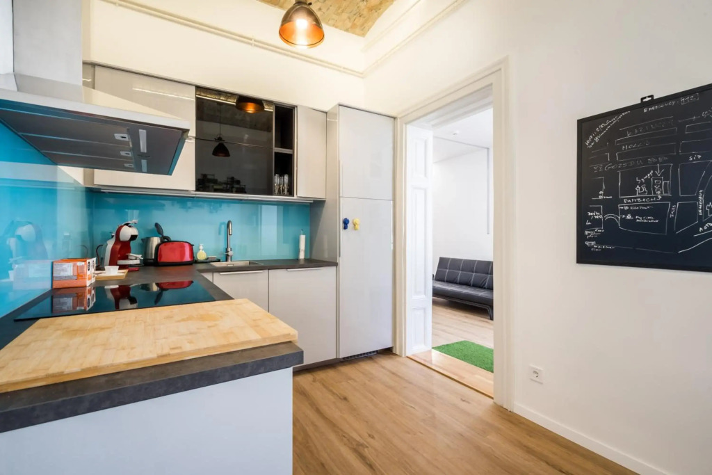 BpR Stylish VAGA BOND Apartment with AC