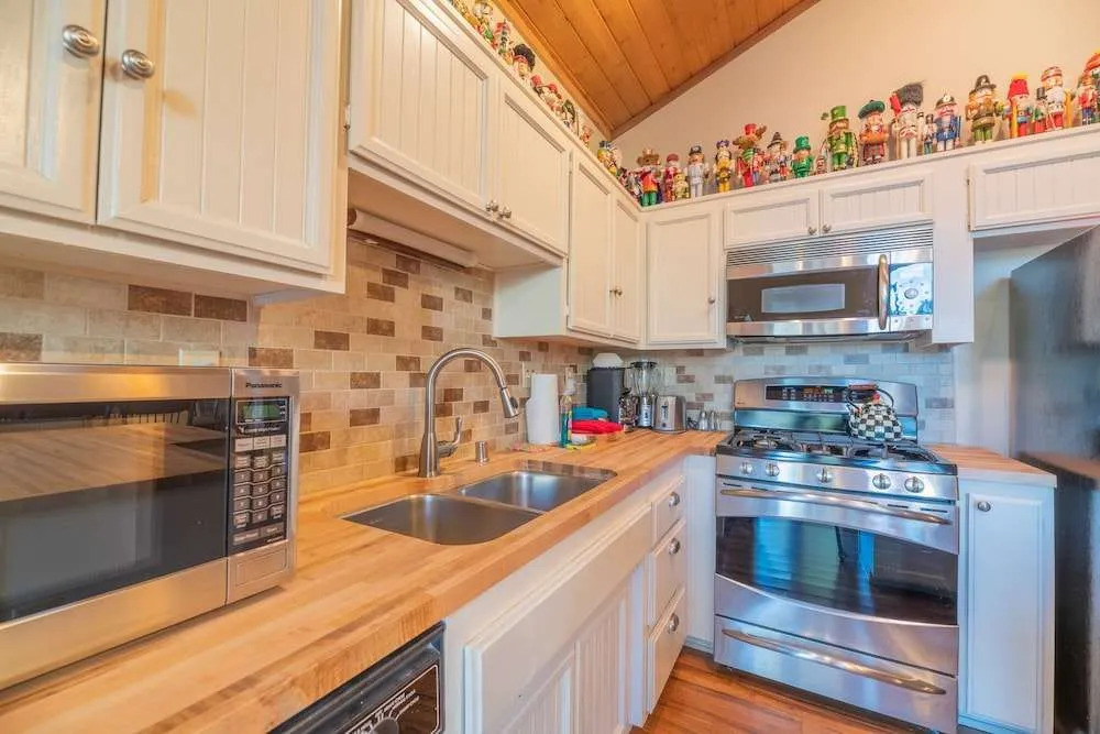 Lakefront Viking Oasis