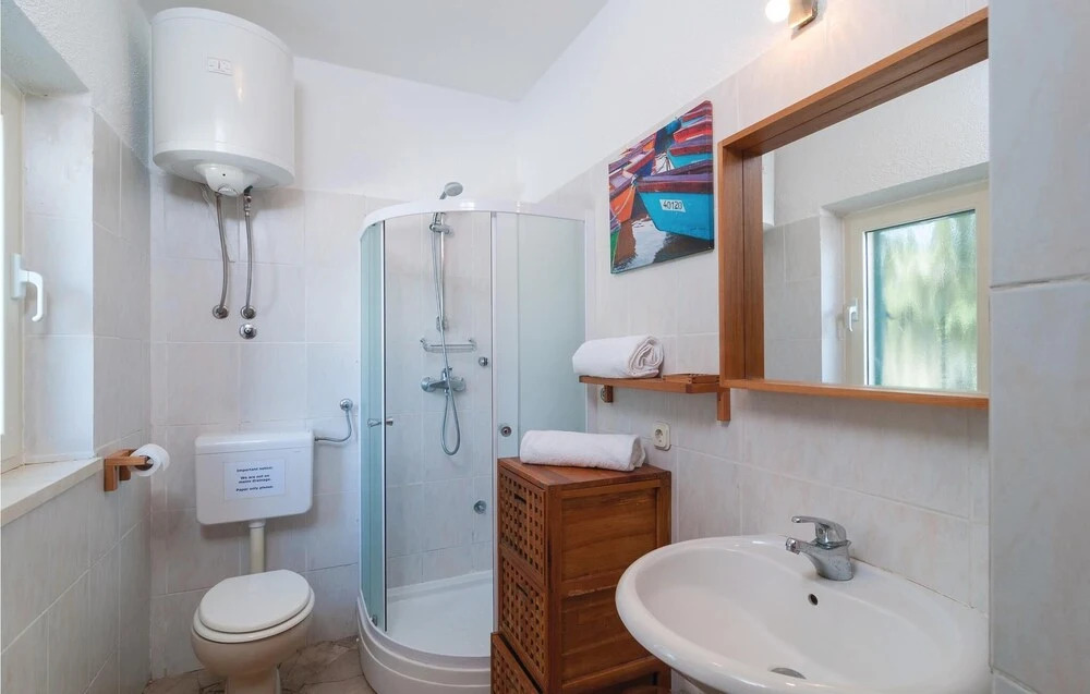Amazing Home in Praznica With 4 Bedrooms, Wifi and Outdoor Swimming Pool