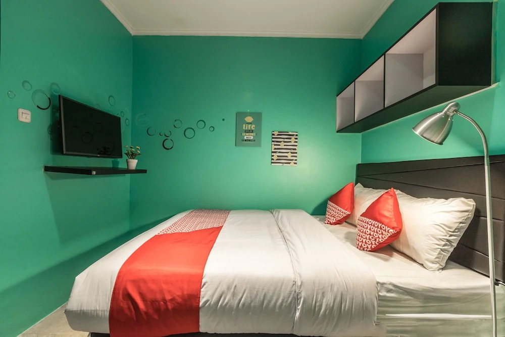 OYO 1491 Sandang Residence Near RS Patria IKKT