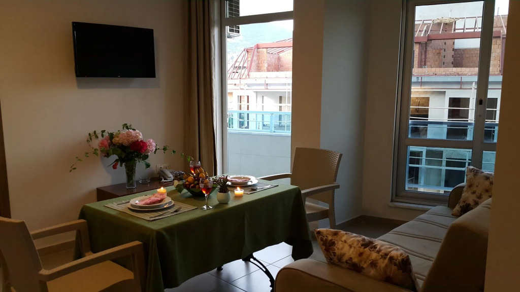 Midi Suites & Hotels
