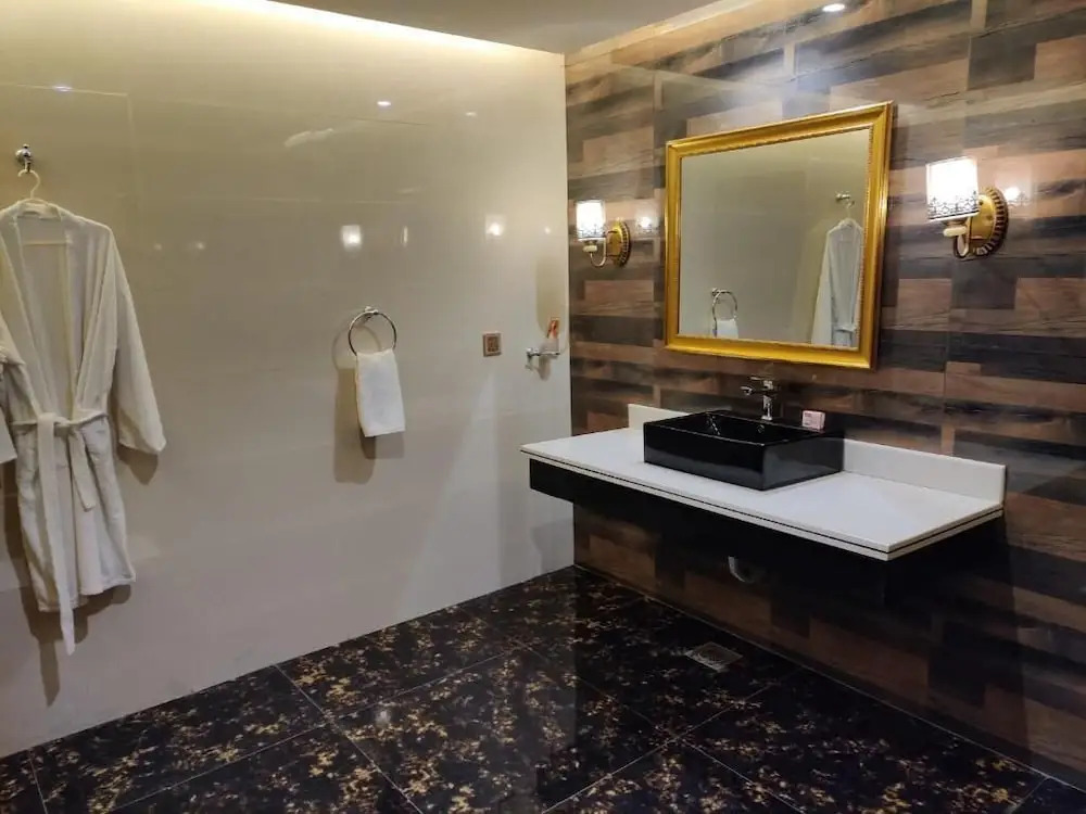Royal Mansion Hotel
