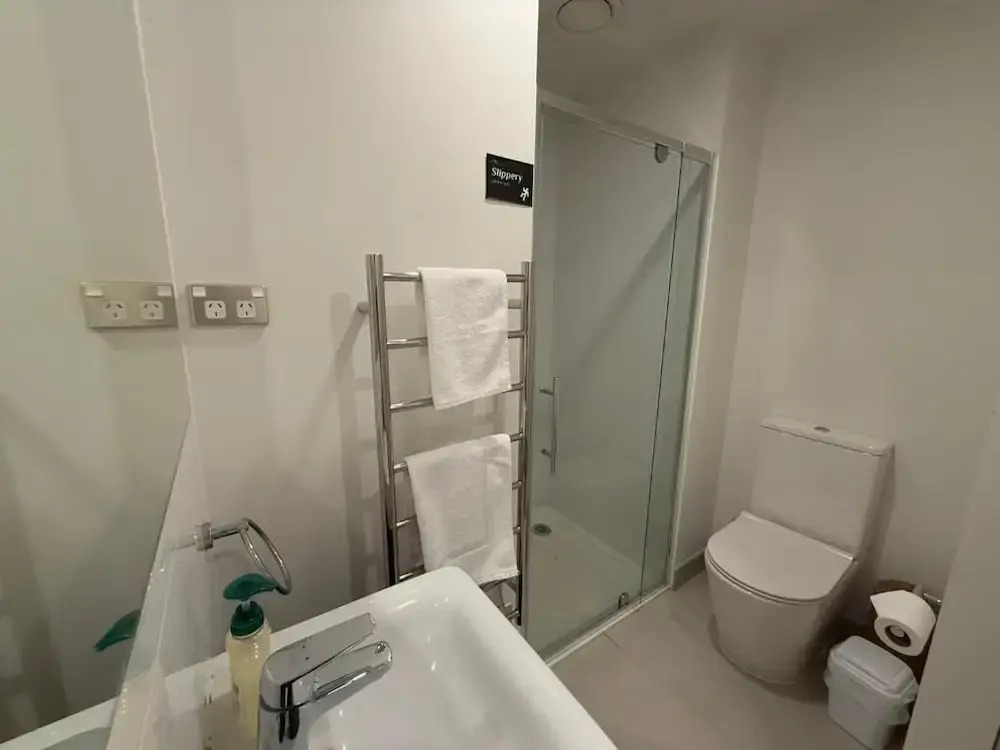 Near Sky Tower Cozy 1B Apt Close to Port