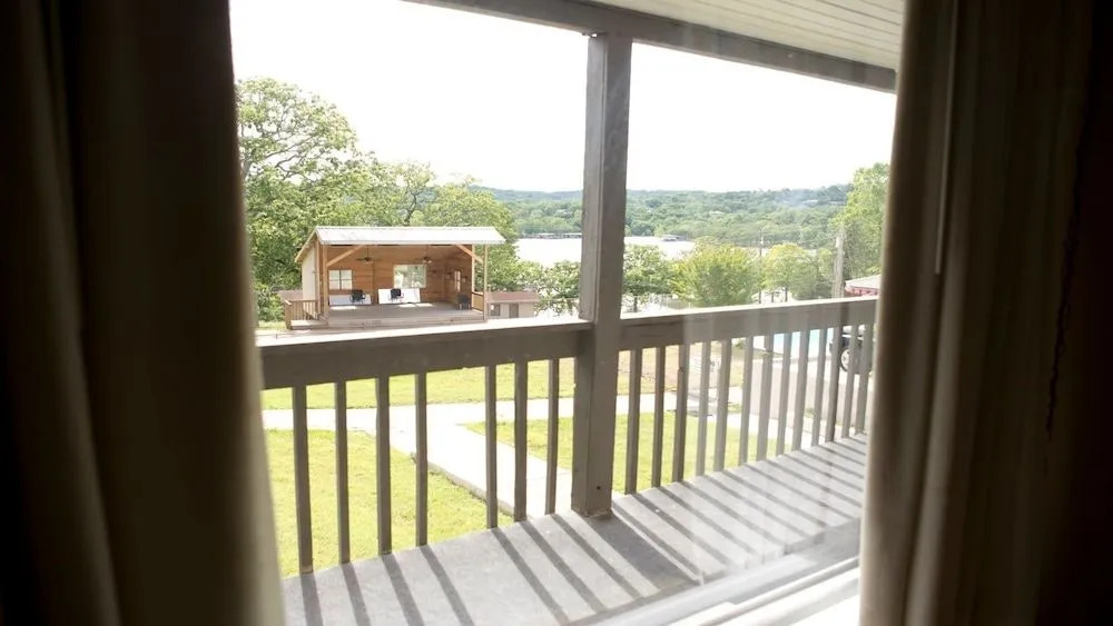 Table Rock Resorts at The Rocks Resort