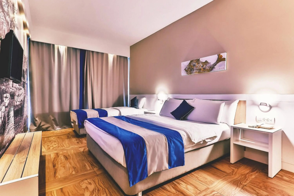 Carine Hotel Delfin
