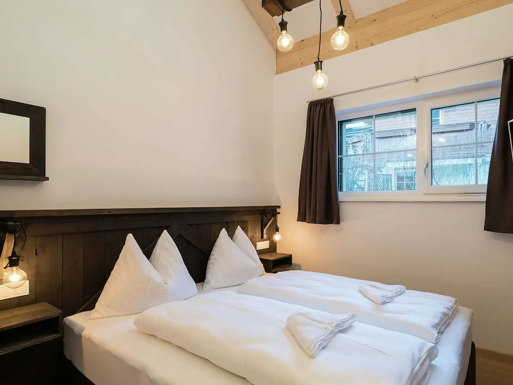 Apartment Alpendorf near Ski Slopes
