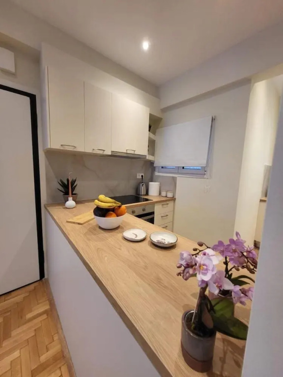 2 bd Renovated Flat at Acropolis