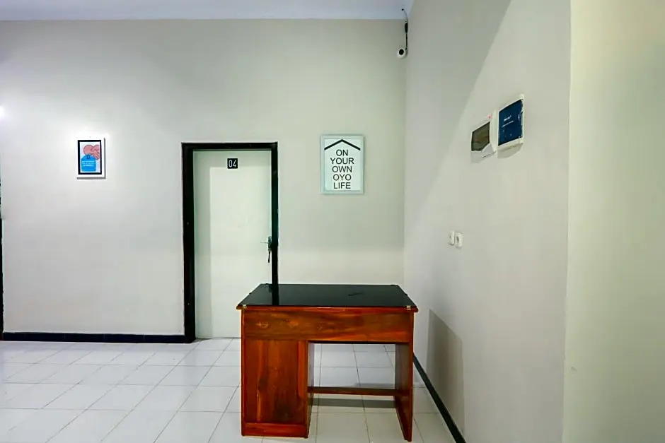 OYO Living 3187 Kost Putri Bu Chris