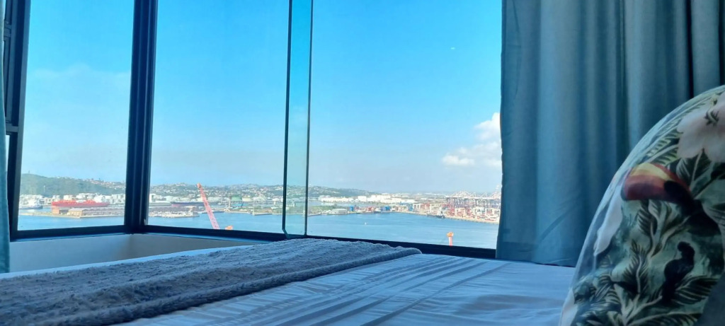 Accommodation Front - Cosy 2 Sleeper with Exquisite Habour Views