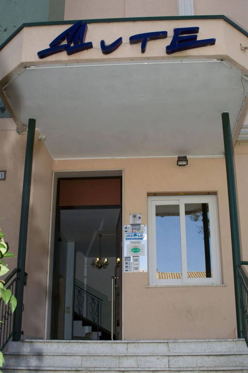 Ute Hotel