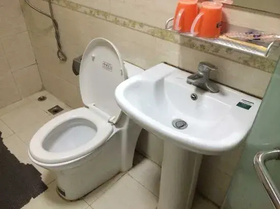 Haoting hotel (Shanghai Xincun Road Subway Station)